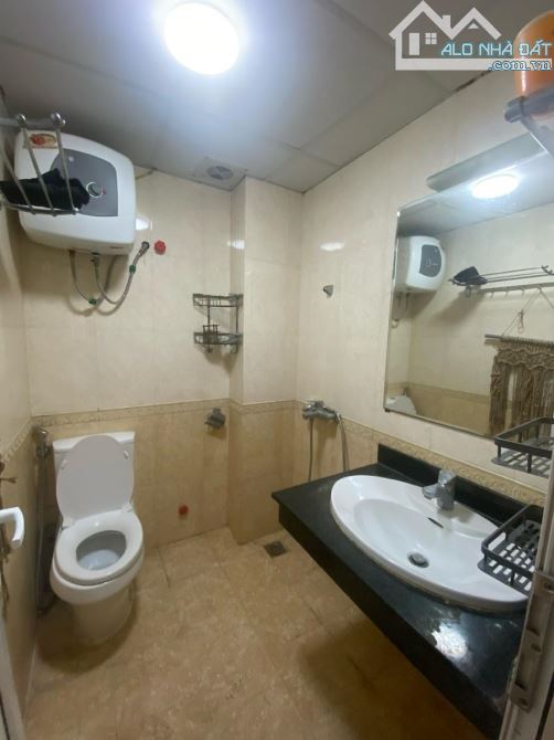 Bán nhà phố Văn Cao , gần Hồ Tây , Ô tô đỗ . 46m 5 tầng 4mt . Giá 16.5 tỷ Ba Đình - 7