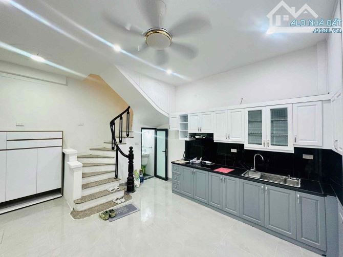 Nhà đẹp dân xây 5 tầng - 4 phòng ngủ - siêu hiếm Lê Thanh Nghị - Hơn 5 Tỷ - 7