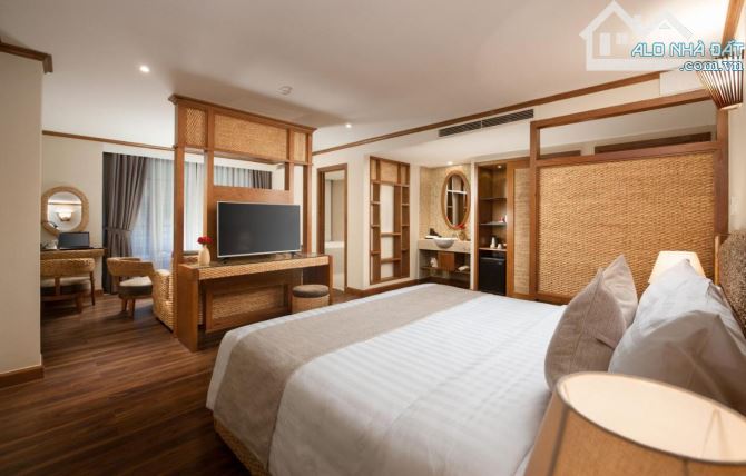 Bán Khách sạn mặt phố Phó Đức Chính 201m2 - 50 phòng - 11 tầng - Giá 179 tỷ - 7