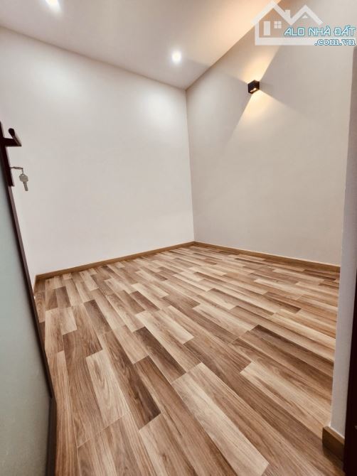 BÁN NHÀ QUẬN 4 -2 TẦNG ĐẸP -NGANG 3x10- HẺM 2.5M - CÁCH 5 CĂN RA NG THẦN HIẾN- 4.15TỶ TL - 8