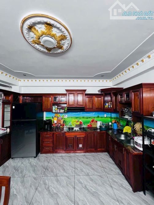 Nhà 4 Tầng hẻm 6m thông đường Nguyễn Ảnh Thủ DT 5x21m giá 8.8 tỷ - 8