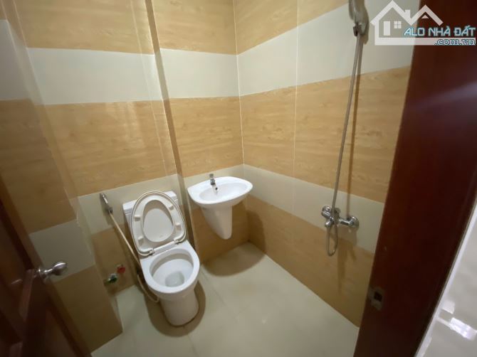 CHO THUÊ NHÀ NGUYÊN CĂN 1 TRỆT 3 LẦU HẺM NGUYỄN HIỀN – Ô TÔ ĐỖ TẬN NHÀ – 15TR/THÁNG - 8