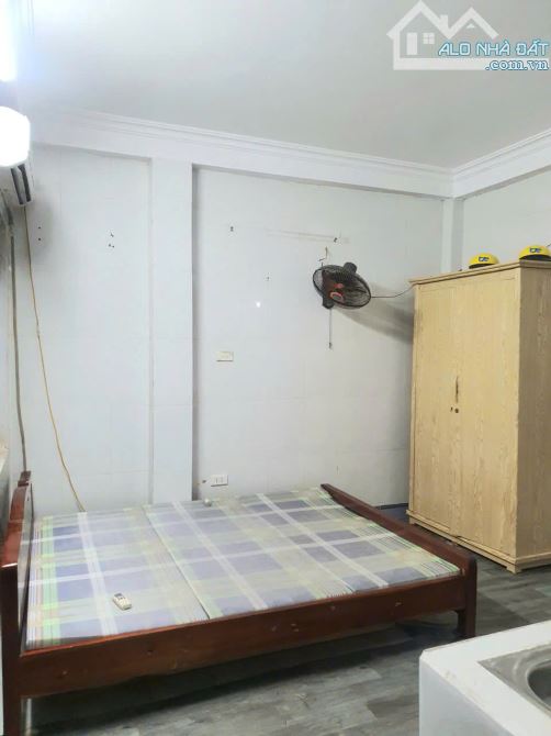 Chuyển công tác bán rẻ ! DT100m2, 5 tầng ,Vũ Ngọc Phan, Cthuê 65tr/ Th - 8