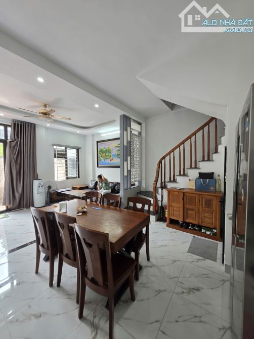 CHÍNH CHỦ Bán Nhà Mới Xây 2024 - Phố Đông Thiên - Hoàng Mai - 42,5M2 - 5 Tâng -  Mt 5.6M - 8