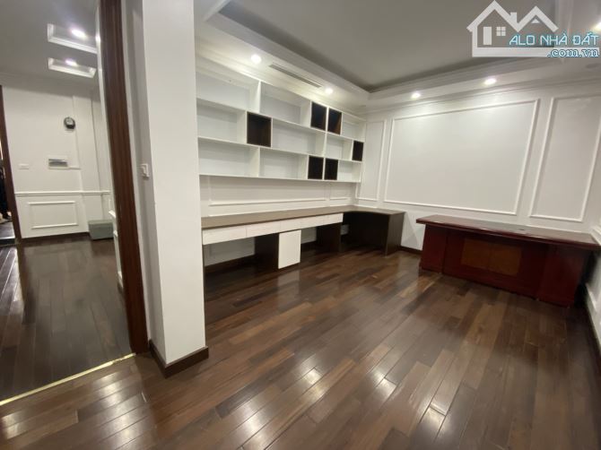 CHO THUÊ BIỆT THỰ TẠI KĐT MỚI DỊCH VỌNG . DT : 170 M * 4 TẦNG . MT : 10M . CHIA PHÒNG - 8