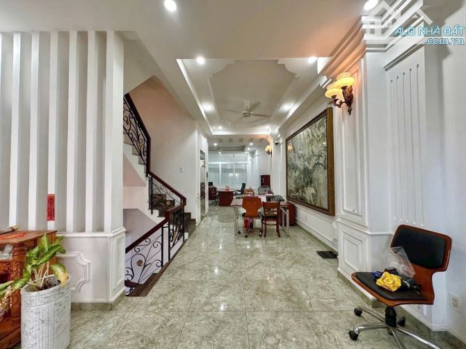 Bán nhà thang máy full nội thất gỗ 5x20m hầm 5 tầng đẹp - ngay siêu thị EMart phan văn trị - 3
