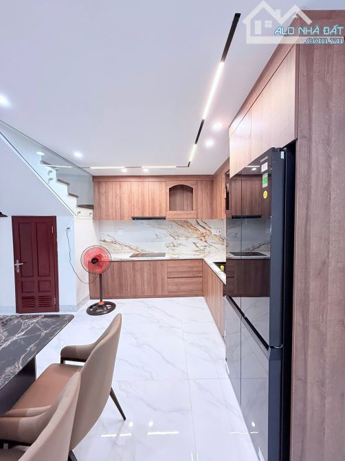 BÁN NHÀ 3 TẦNG MỚI - ĐƯỜNG CẦN GIUỘC - VIEW CHỢ HOA THOÁNG MÁT - 8
