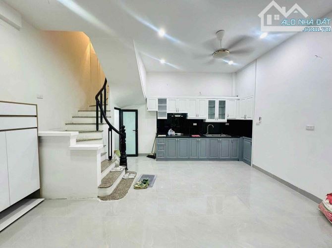 Nhà đẹp dân xây 5 tầng - 4 phòng ngủ - siêu hiếm Lê Thanh Nghị - Hơn 5 Tỷ - 8