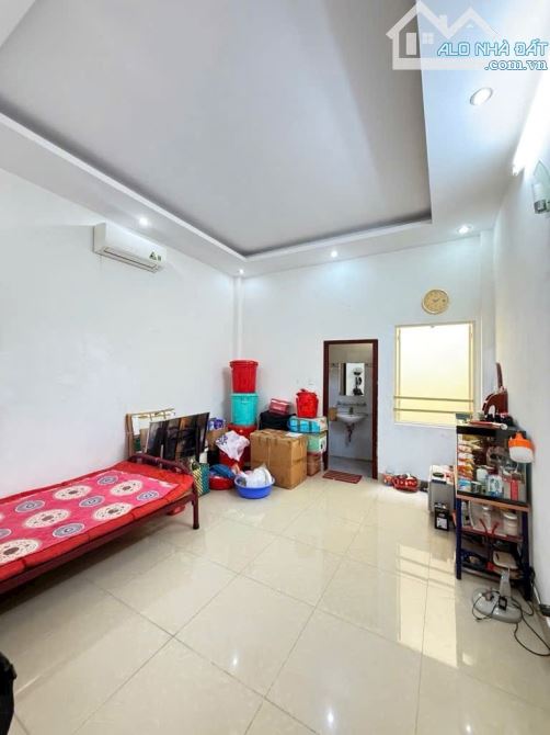 Bán nhà đường nhựa 12m 1979 Huỳnh Tấn Phát. TT Nhà Bè. Đt 4x16m. 4 tầng. Giá 7 tỷ - 8