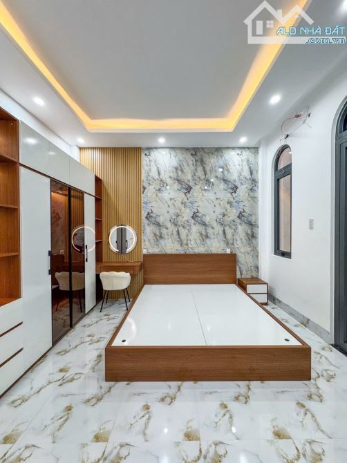 Nhà lầu mới full nội thất hẻm 311 Ng Văn Cừ giá 2 tỷ 550 (Thương lượng) - 9