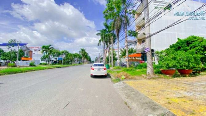 Bán đất 120 m2 trục chính khu Nông Thổ Sản lộ 47 m - 9