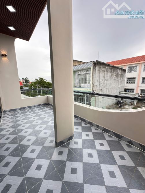 MẪU NHÀ HIỆN ĐẠI CÁCH LỘ 50M - 5.5MX21M SHR - 9