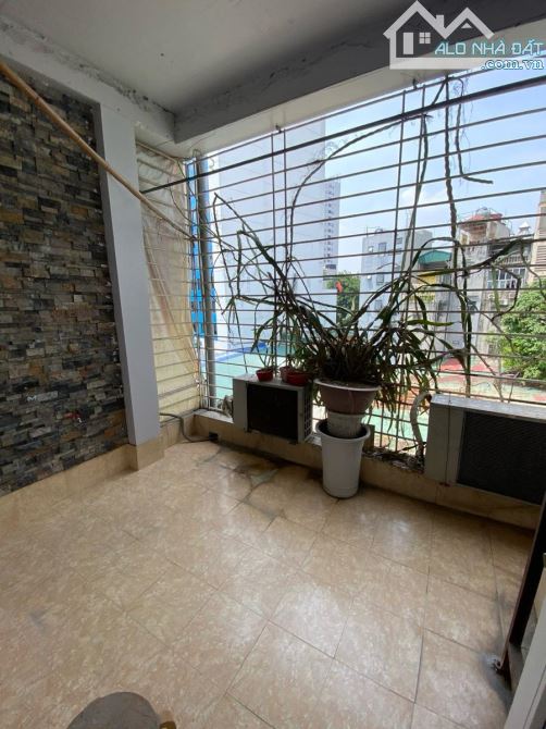 Bán nhà phố Văn Cao , gần Hồ Tây , Ô tô đỗ . 46m 5 tầng 4mt . Giá 16.5 tỷ Ba Đình - 9