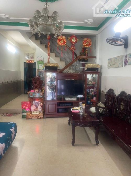 Bán Nhà MT Đường Xe Tải Bùi Minh Trực - 4m x 16m -64m.2 - 3 Lầu Phường 5 Q8