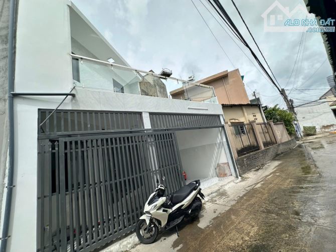 BÁN NHÀ CĂN GÓC 2 MT 1 TRỆT 1 LẦU PHƯỜNG BỬU HÒA,DT 49M2,3 PHÒNG NGỦ,SỔ RIÊNG,THỔ CƯ 100%,
