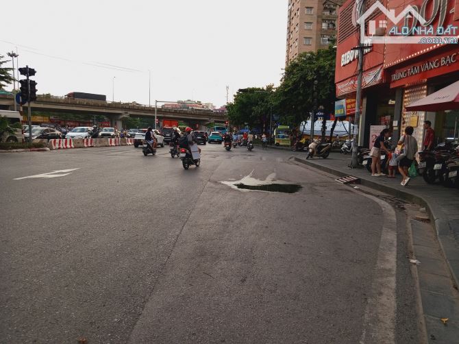 Mặt phố Nguyễn Hữu Thọ, View Hồ Linh Đàm DT 320m2, 2 tầng cũ, MT 13.5m, Giá 240 tỷ