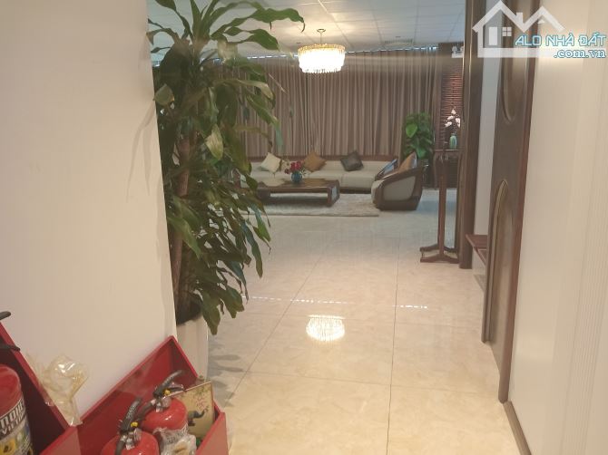 Bán toà building 10T, cho thuê văn phòng phố Nguyễn Hữu Thọ 350m2 cho thuê 400tr/tháng