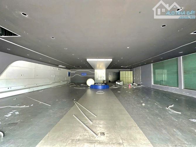 Mặt bằng ngang 15m góc 2 mặt tiền đường Đồng Khởi