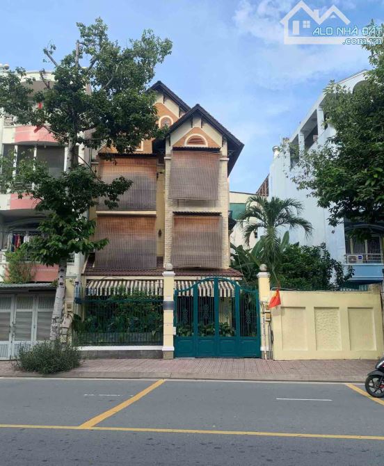 Bán 3 căn liền kề mặt tiền đường Dương Quang Đông, Phường Chánh Hưng. Vị trí kinh doanh