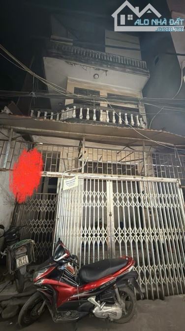 BÁN ĐẤT CẦU DIỄN TẶNG NHÀ 3 TẦNG CŨ 55M2 -MT 6M, OTTO 7 CHỖ, KINH DOANH, 100M RA QL 32 - 4