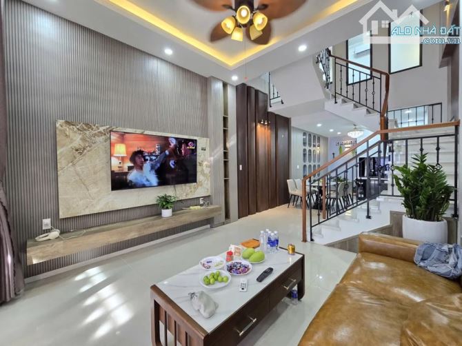 NHÀ ĐẸP 3 TẦNG FULL NỘI THẤT – ĐƯỜNG 7.5M PHÚ XUÂN, GẦN BIỂN, LIÊN CHIỂU –  CHỈ 6.85 TỶ