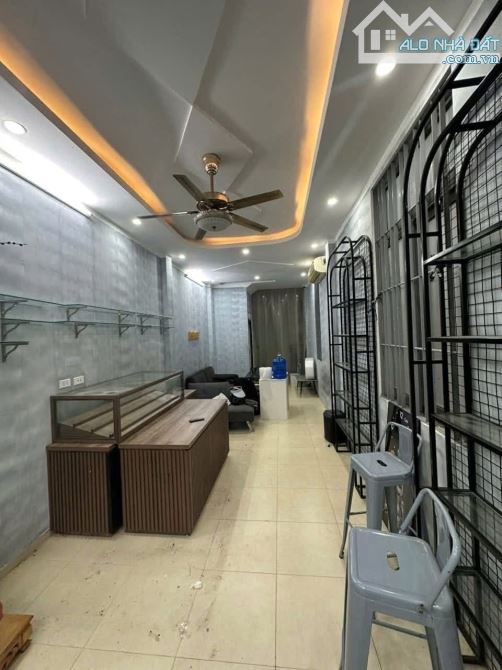 Mặt phố Đồng Cổ, 45m, Lô góc 2 mặt thoáng, Kinh doanh tốt, Vỉa hè rộng, Sổ vuông nở hậu