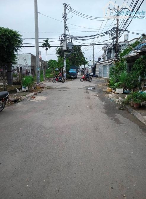 CHÍNH CHỦ GỞI BÁN NHÀ C4 GÁC LỬNG ẤP 3 XUÂN THỚI THƯỢNG HM .