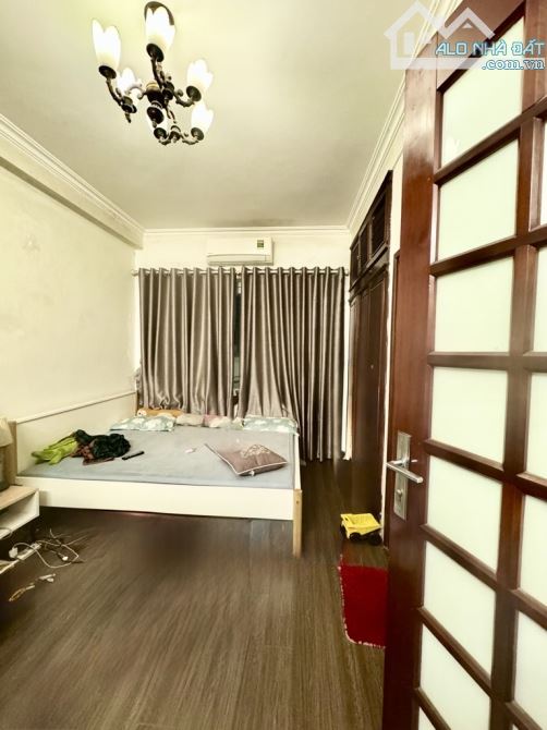Bán nhà Nguyễn Văn Cừ, Long Biên, 30 mét X 5 Tầng, cách 20 mét ra ô tô tải chạy