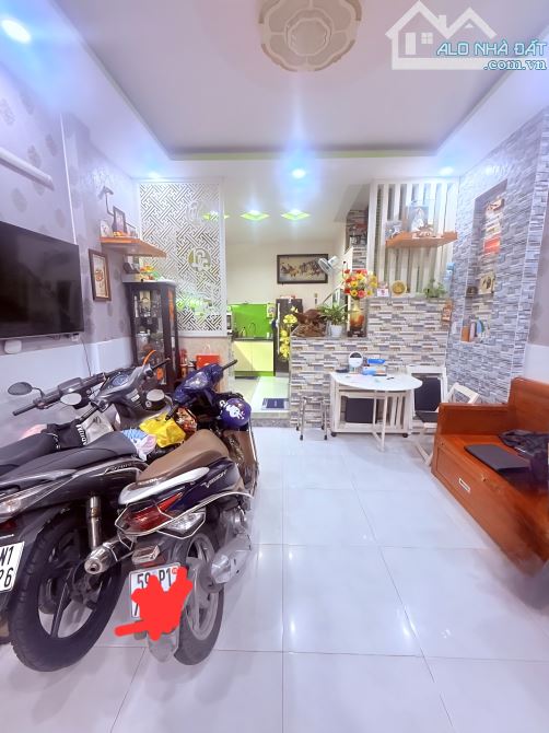 BÁN GẤP NHÀ NGUYỄN SƠN – CÁCH 1 CĂN RA  HXH – 3 TẦNG – 30M²