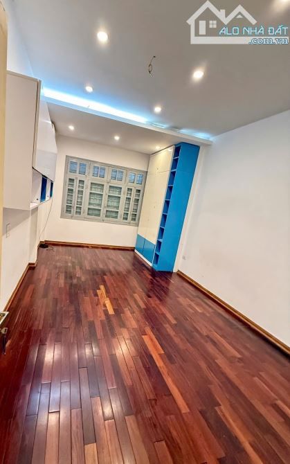 Cho thuê nhà riêng 32m2 x 5 tầng Nguyễn Xiển, Thanh Xuân