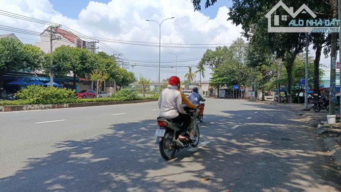 Giá 18,5 tỷ. Bán nhà mặt tiền Bùi Hữu Nghĩa ngang 17x30m gần cty Pounchen Biên Hoà. SHR