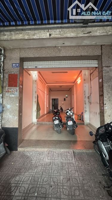 Mặt tiền Quang Trung ngay chợ Hạnh Thông Tây gần 100m2 đúc 5 tầng giá 15,5 tỷ TL đường 10m