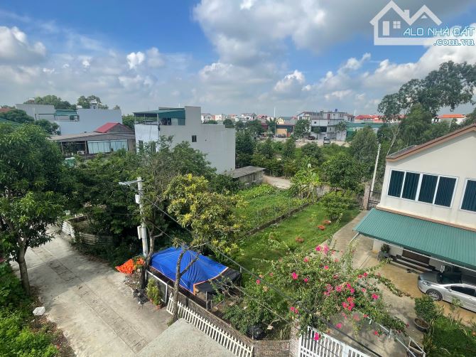 Bán nhà 3 tầng chắc chắn ,Tổ 9 TT Quang Minh