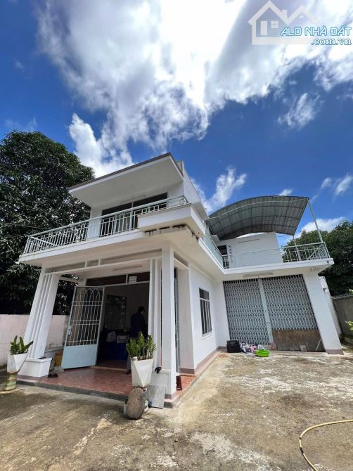 CHO THUÊ 30tr Nhà MT Nguyễn Khuyến - Tân Lợi BMT - DT rộng tới 640m2 với 13m mặt tiền đườn