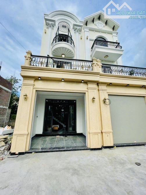 Bán căn nhà 3 tầng xây độc lập oto đỗ tận của tại Quỳnh Hoàng Nam Sơn