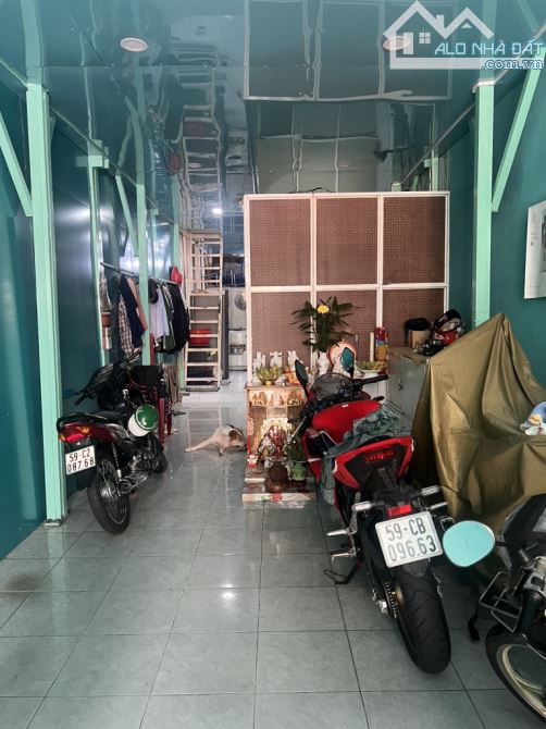 Bán đất tặng nhà 3 tầng. Mặt tiền đường số 14m, cạnh chợ Tân Quy, chỉ 9,5 tỷ