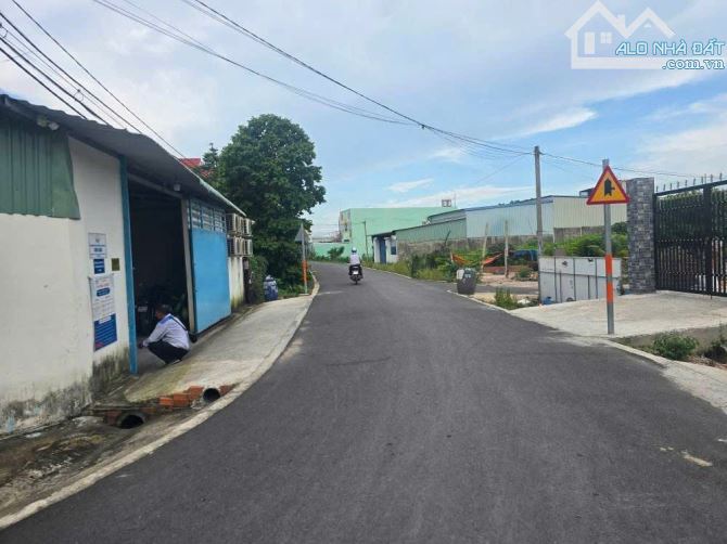 BÁN GẤP ĐẤT 216 M² GIÁ 660TR MT NGUYỄN THỊ LẮNG TÂN PHÚ TRUNG CỦ CHI