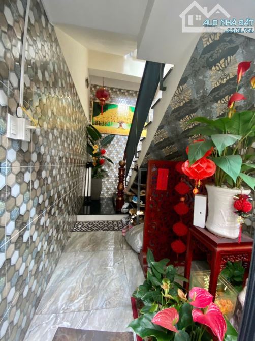 Bán Căn 1T3L Gốc MTKD đs 9 p. Linh Tây, quận Thủ Đức TPHCM. 160m2 sẵn thu nhập 23 tỷ TL