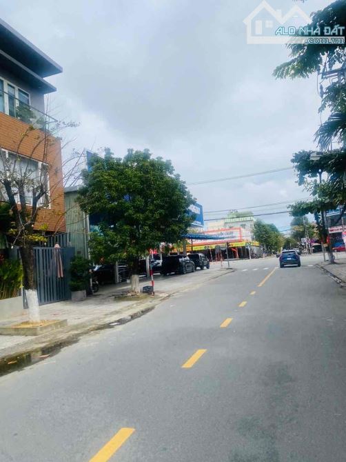 GÓC NGÃ 4 ĐOÀN KHUÊ- DT 180M2 - NHỈNH 17 TỶ