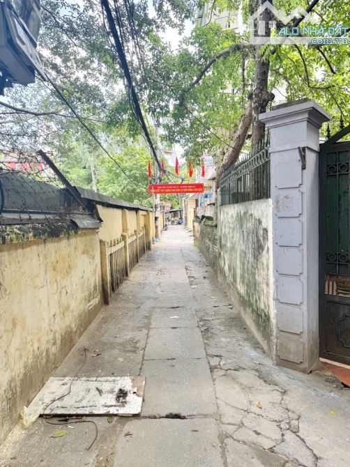 TRẦN CUNG CẦU GIẤY, NHÀ ĐẸP DÂN XÂY 5 TẦNG 68M, VÀI BƯỚC CHÂN RA MẶT PHỐ Ô TÔ TRÁNH.