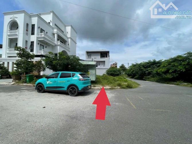 BIỆT THỰ GÓC KDC HƯNG GIA - BẾN LỨC