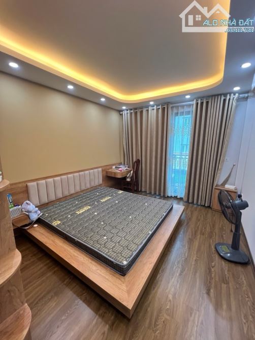 Bán nhà riêng Mỹ Đình, dân xây, tặng nội thất, 36m, 5 tầng giá 6.3 tỷ.