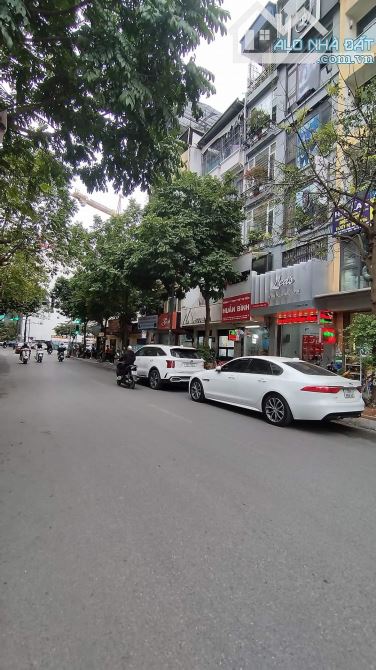 Vị Trí Vàng - Mặt Phố Đẹp Nhất TRƯƠNG CÔNG GIAI, Vỉa hè 10m, Thuê 40 triệu, 32m2 18.5 tỷ