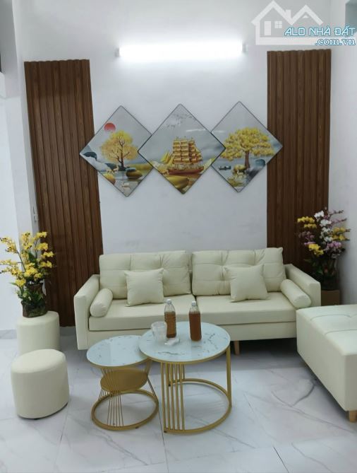 NHÀ ĐẸP PHỐ NGUYỄN CHÍNH : 34M / 4 TẦNG / 3 PHÒNG NGỦ / GIÁ 5,8 TỶ
