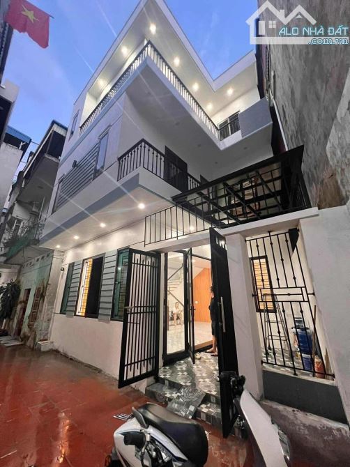 NHÀ 3 TẦNG NGÕ LÊ HỒNG PHONG - P VI XUYÊN - TP NAM ĐỊNH