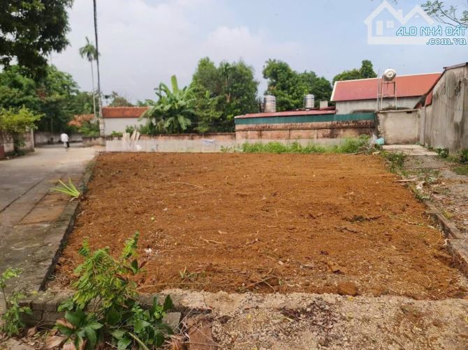 Chính chủ gửi bán 180 m lô góc Đông Sơn đường rộng 2 ôtô chánh nhậu nhau đi lại thuận tiện