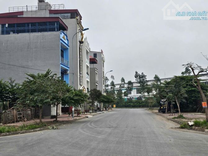 Bán lô góc vườn hoa  chu mẫu 2 vân dương kcn quế võ 89m2 mat 4.9m giá 6,6 tỷ