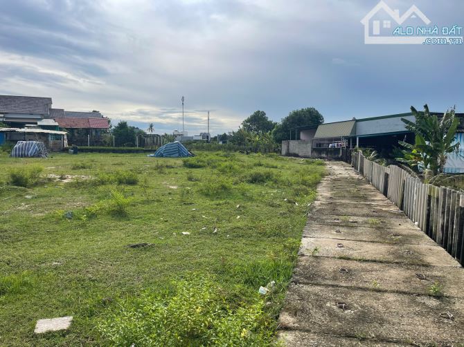 Bán 300m2 đất Hẻm Tô Hiệu, Bình Tân, LaGi giá rẻ bèo chỉ 1 tỷ Gần chợ
