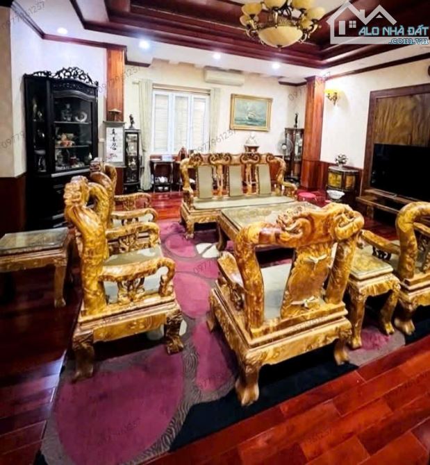 BÁN NHÀ CẦU GIẤY 69m2 × MT 5,9m. GARA Ô TÔ - 2 Ô TÔ TRÁNH ĐỖ TRƯỚC NHÀ + VỈA HÈ