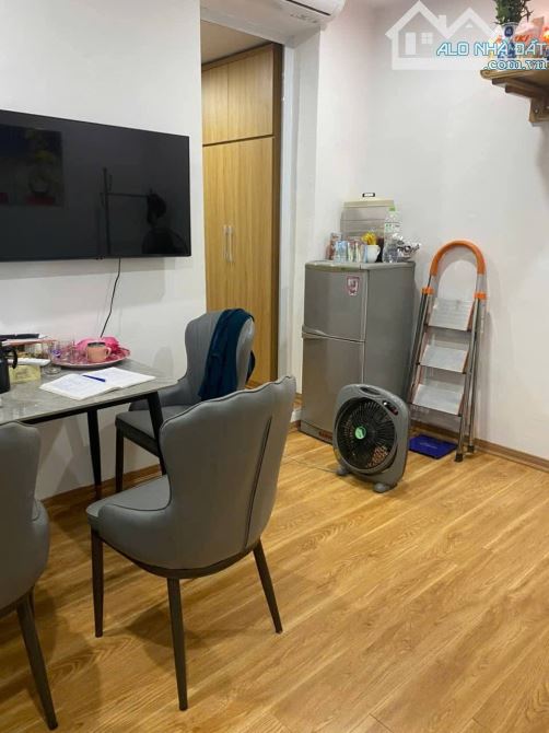 Bán gấp giá rẻ căn hộ mới đẹp phố 8/3, 2 ngủ, thoáng sáng, nhà đẹp ở ngay,chỉ 1.79 tỷ.